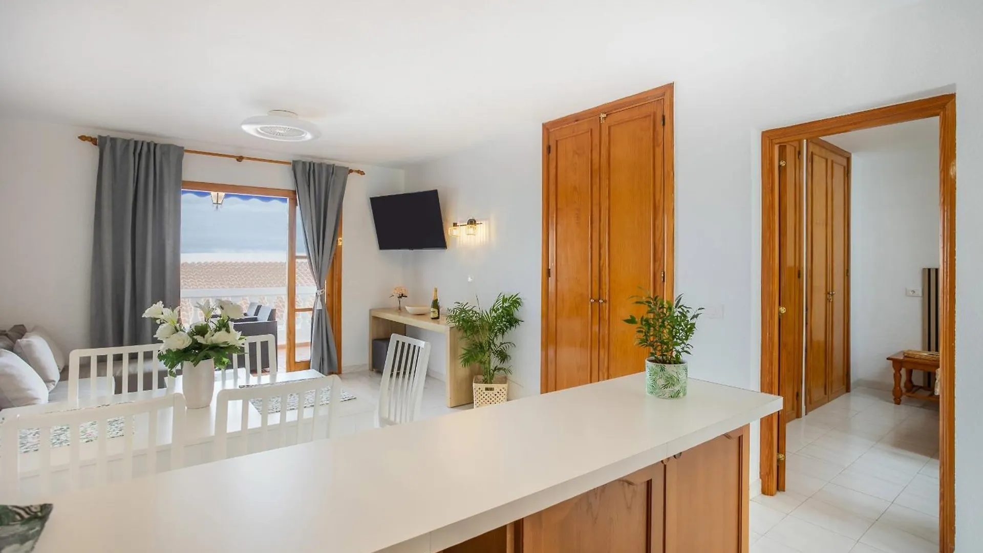 Cozy Port Royal Margot Sunset View Home By Lovetenerife Los Cristianos  Apartmán Los Cristianos (Tenerife)